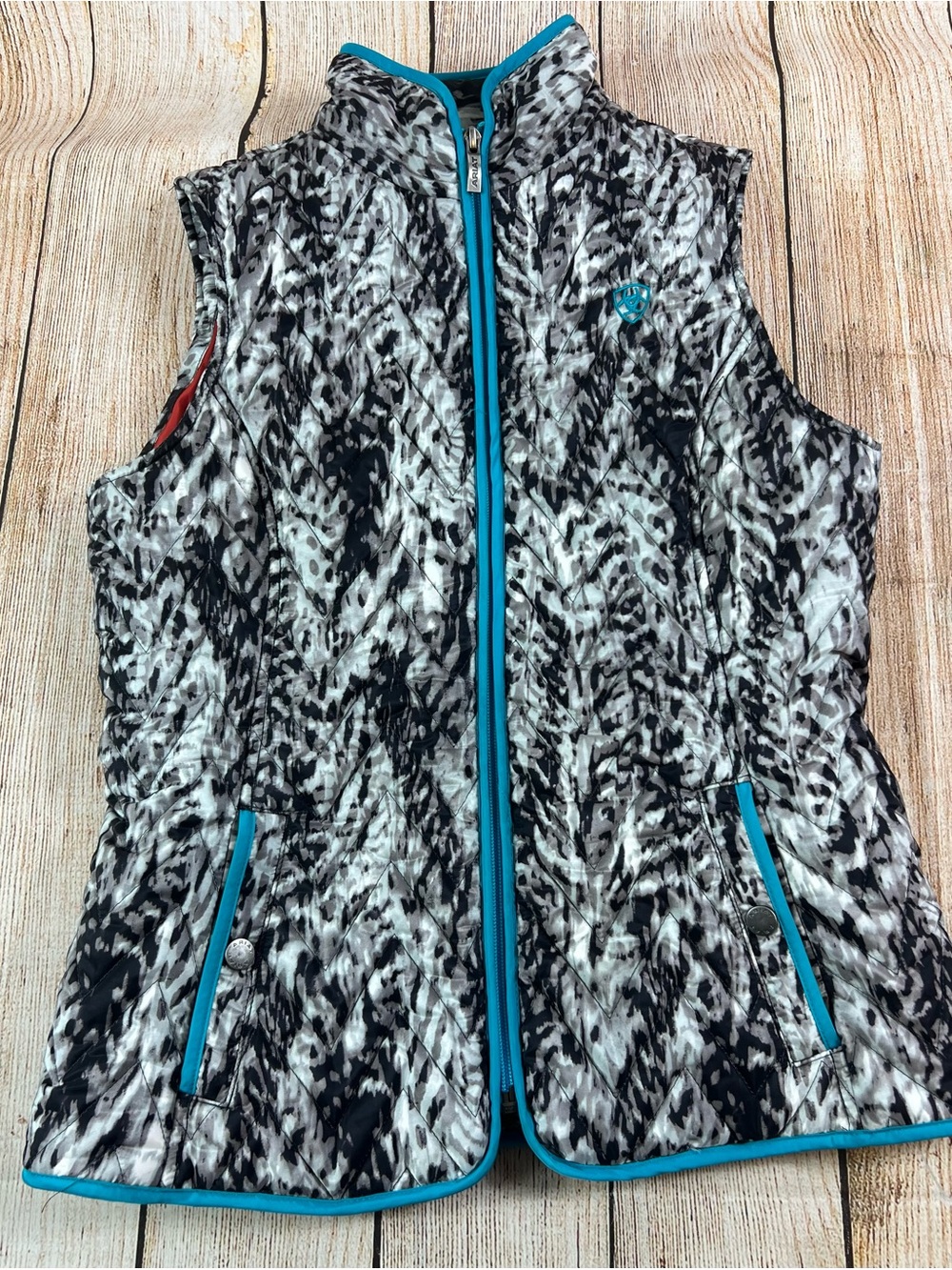 Women’s Ariat Western Quilted Vest Animal Print Turquoise Lining Size Small